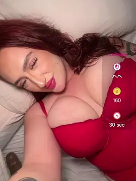 TaliaMommyMelons' Live XXX Chat