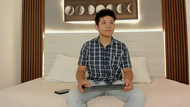 Axel_West8 在線直播表演
