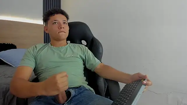 Axel_West8 webcam show