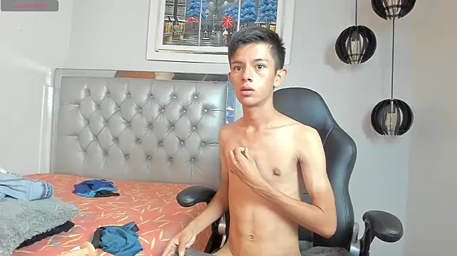 fem_danny7 Show in webcam