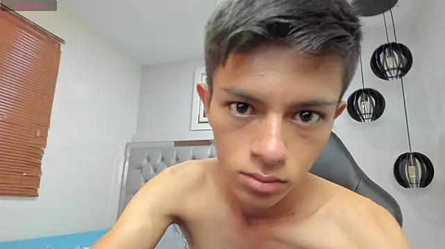 Show modela fem_danny7 na web-kameri