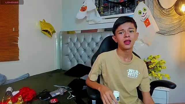 fem_danny7 Show Webcam