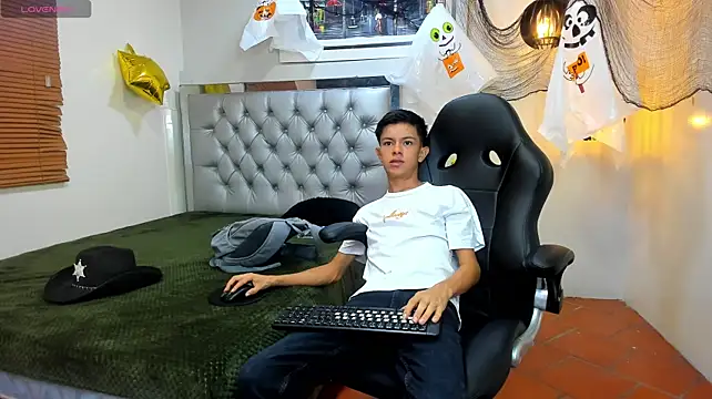 fem_danny7 – webcam-show