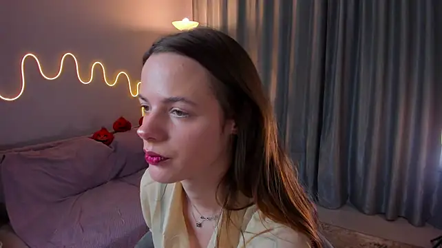 Alice_Liddelll Show in webcam
