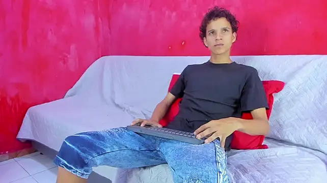 AXEL_DESIRE Show in webcam