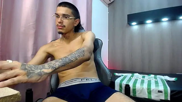 Tayson_Hot Webcam-Show