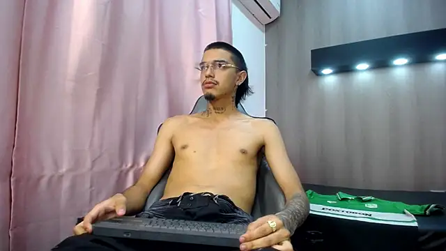 Tayson_Hotn Webbikameraesitys