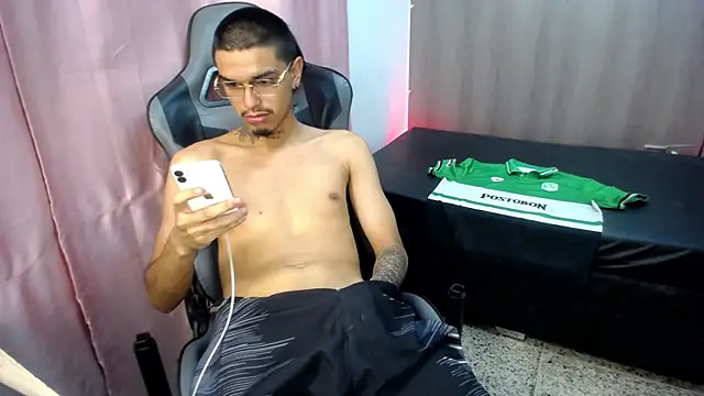 Show modela Tayson_Hot na web-kameri