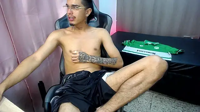 הופעת וובקאם של Tayson_Hot