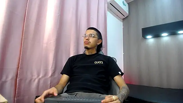 Show de Tayson_Hot na webcam
