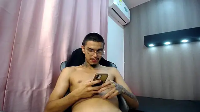 Tayson_Hot Show in webcam