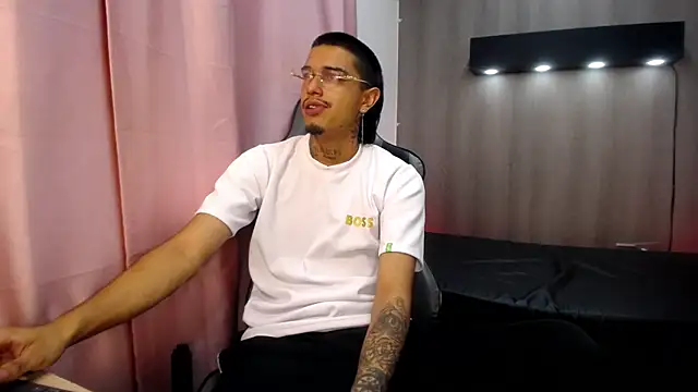 Show modela Tayson_Hot na web-kameri