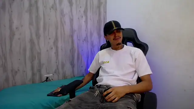 Tayson_Hot Show in webcam