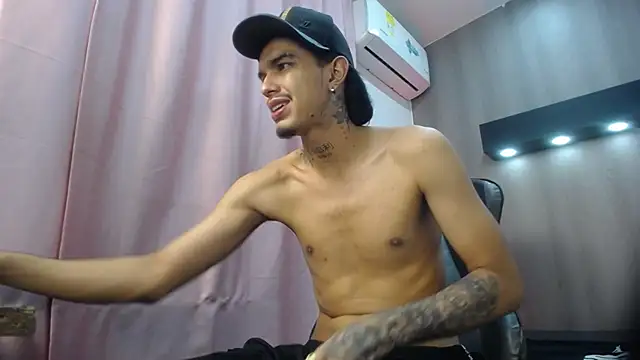 הופעת וובקאם של Tayson_Hot