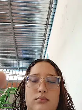 הופעת וובקאם של hot_milky