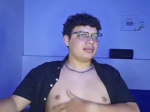 LiamRoi 在線直播表演