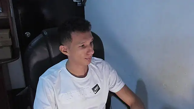 AlphaMarco webcam show