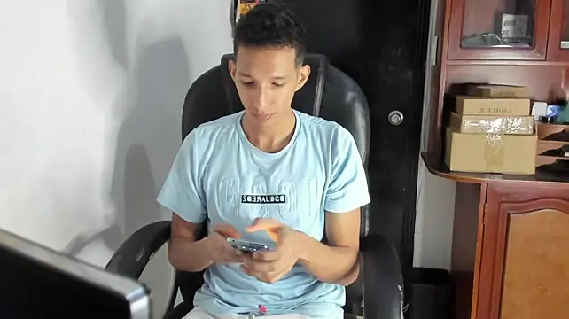 Show modela AlphaMarco na web-kameri