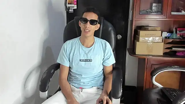 AlphaMarco webcam show