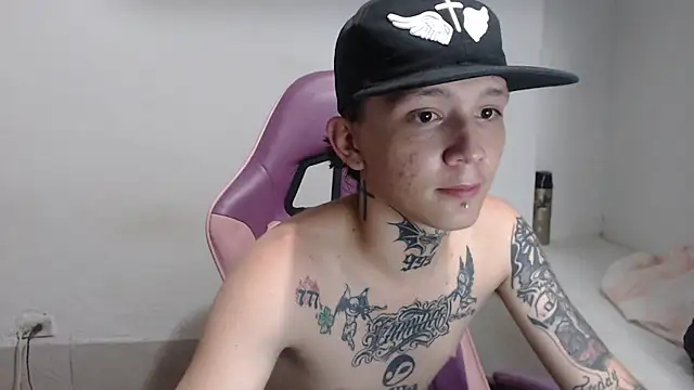 Pokazy przed kamerką – nick_boystraight
