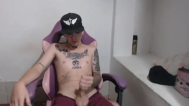 nick_boystraight: διαδικτυακό σόου στην κάμερα