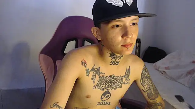 nick_boystraight Show in webcam