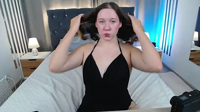 AliceBrook_ Show in webcam