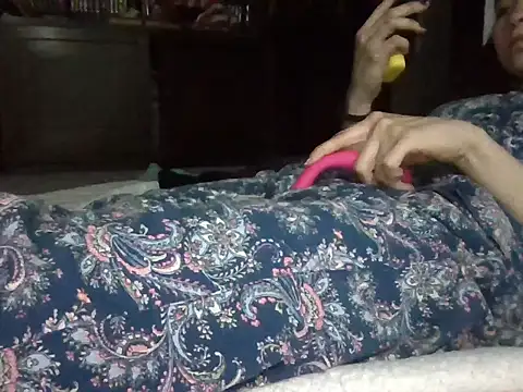 KinkyCutieWitchのウェブカメラショー