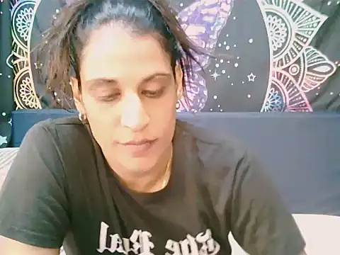 indiansexcsmile4u Show in webcam