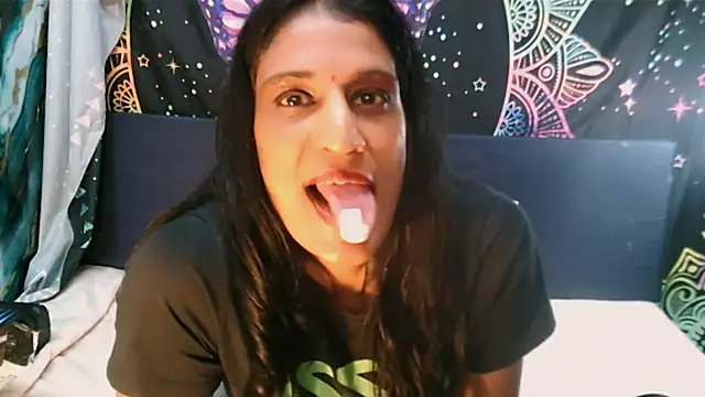 indiansexcsmile4u Adlı Modelin Web Kamerası Şovu