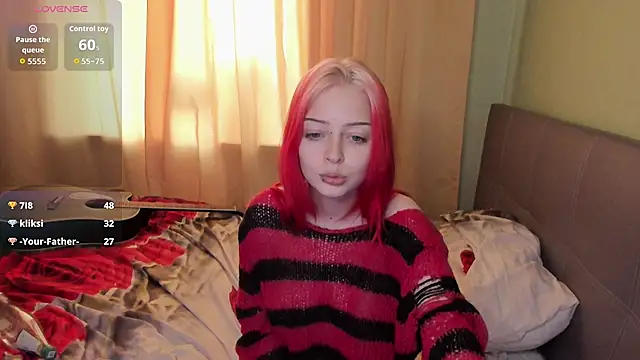 PetiteLia_ Show in webcam