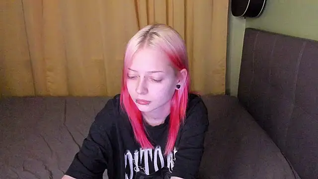 Czat XXX na żywo – PetiteLia_