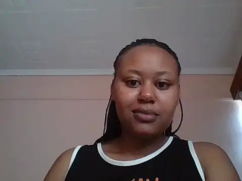 Chat +18 de IvoryMuseElara ao vivo