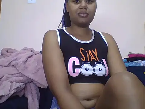 Chat +18 de IvoryMuseElara ao vivo