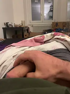 jonnibravo97: διαδικτυακό σόου στην κάμερα