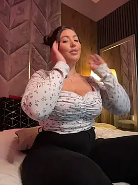 Chat XXX en directo de CleoLangley