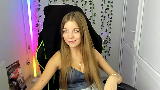 LuckyKinsley Webcam show