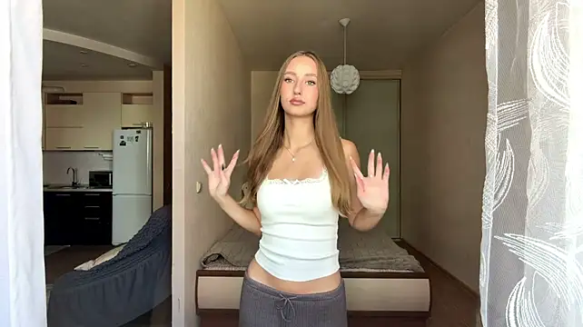 Show modela ShelbaMitsuda na web-kameri