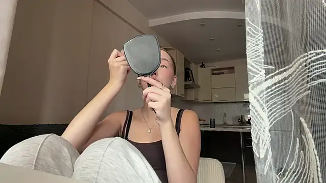 ShelbaMitsuda Show in webcam
