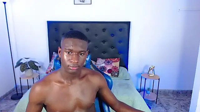 yousimon18 Show in webcam