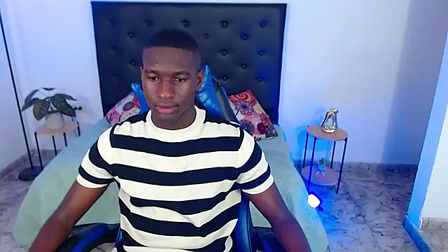 yousimon18 Webcam show