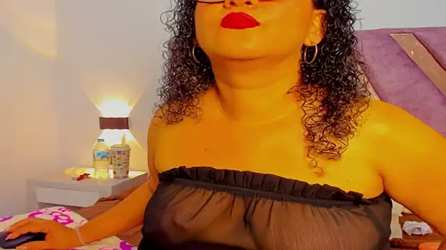 AmaraWattson Adlı Modelin Canlı XXX Sohbeti