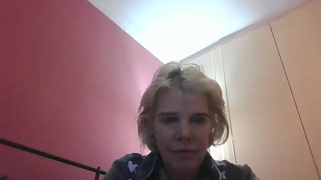 Huskie_Mia_UK's Live XXX Chat