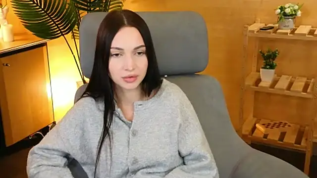 EmikoMenasco Show in webcam