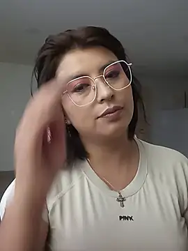 Show modela Amylaaa_ na web-kameri