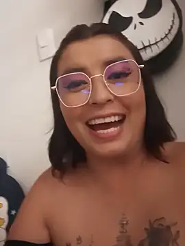 Amylaaa_ Show in webcam