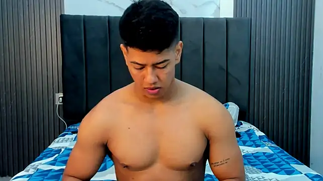 Show modela BradHadman na web-kameri
