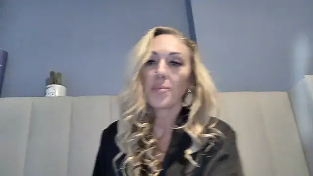 Hannah-Luxen Webbikameraesitys