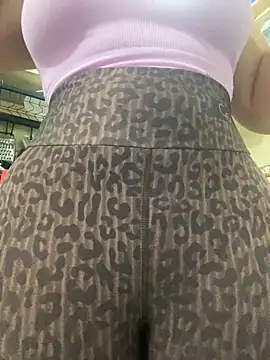 nicolsexysquirt69 webcam show