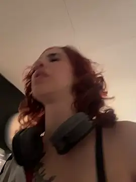 Živý XXX chat Elodiee_Roussee